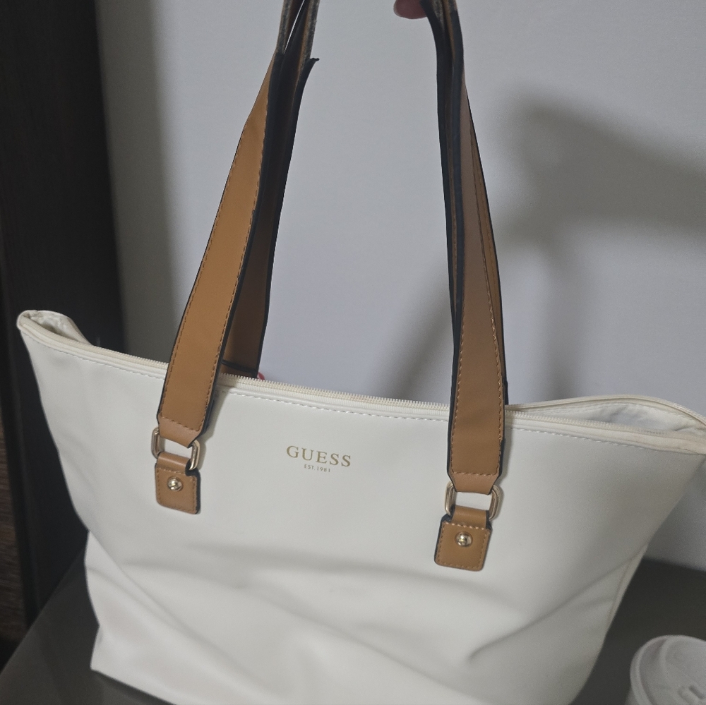 Elegant Cream Handbag with Brown Accent - Picture 8 of 10